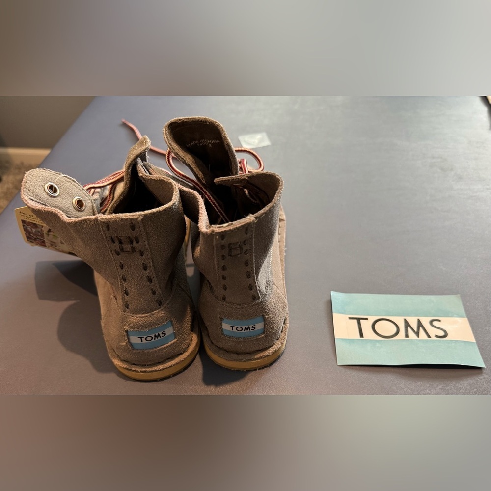 Women's Toms Lace Up Boots Size W 7 NIB Fall Grunge Tomboy Slouchy - Picture 2 of 8